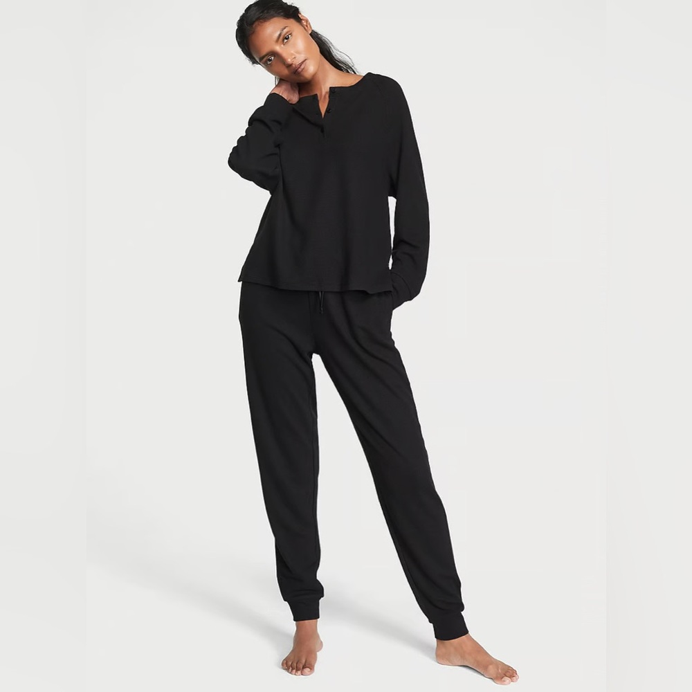 NWT VICTORIA'S SECRET Glow Waffle Henley Jogger Set - Small SHORT